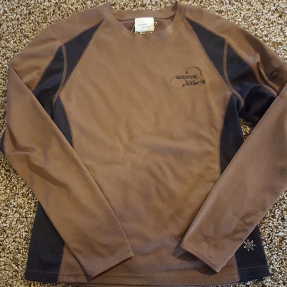 Adventure Babe long sleeve active shirt